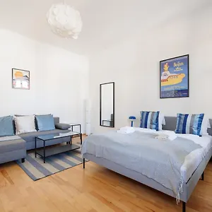 https://apartments-next-to-schonbrunn.vienna-besthotels.com